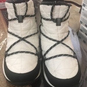 Columbia snow boots